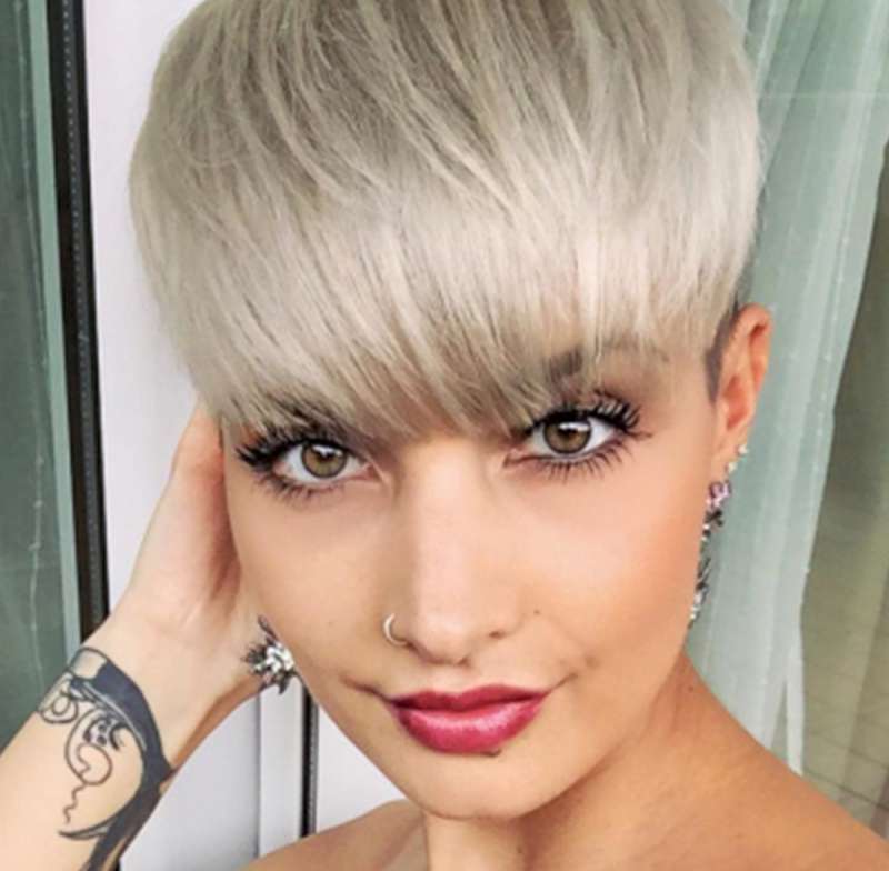 Short Hairstyles For Women - 19