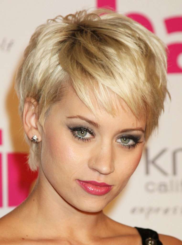 Short Hairstyles For Round Faces - 1