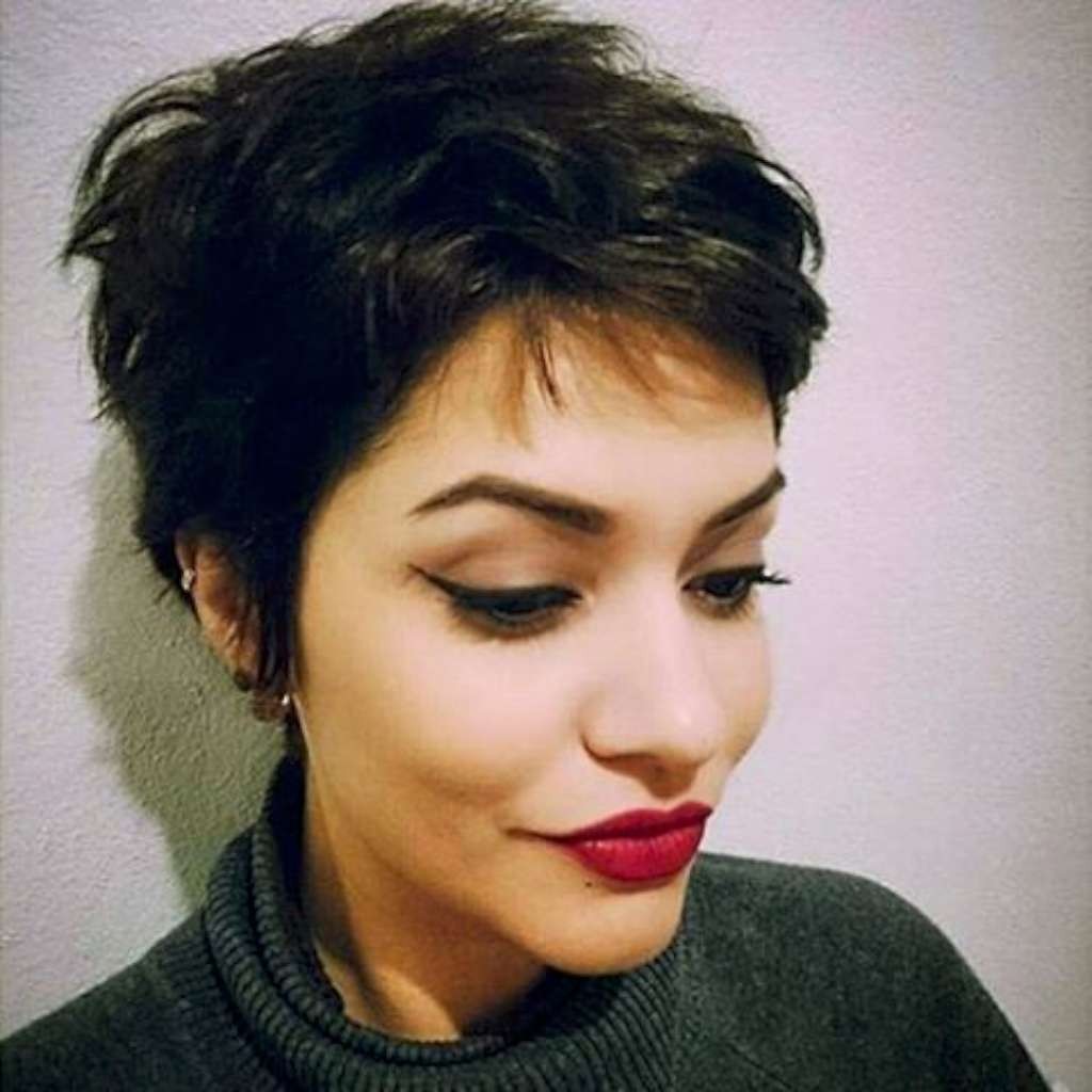 Short Hairstyles For Wavy Hair - 2