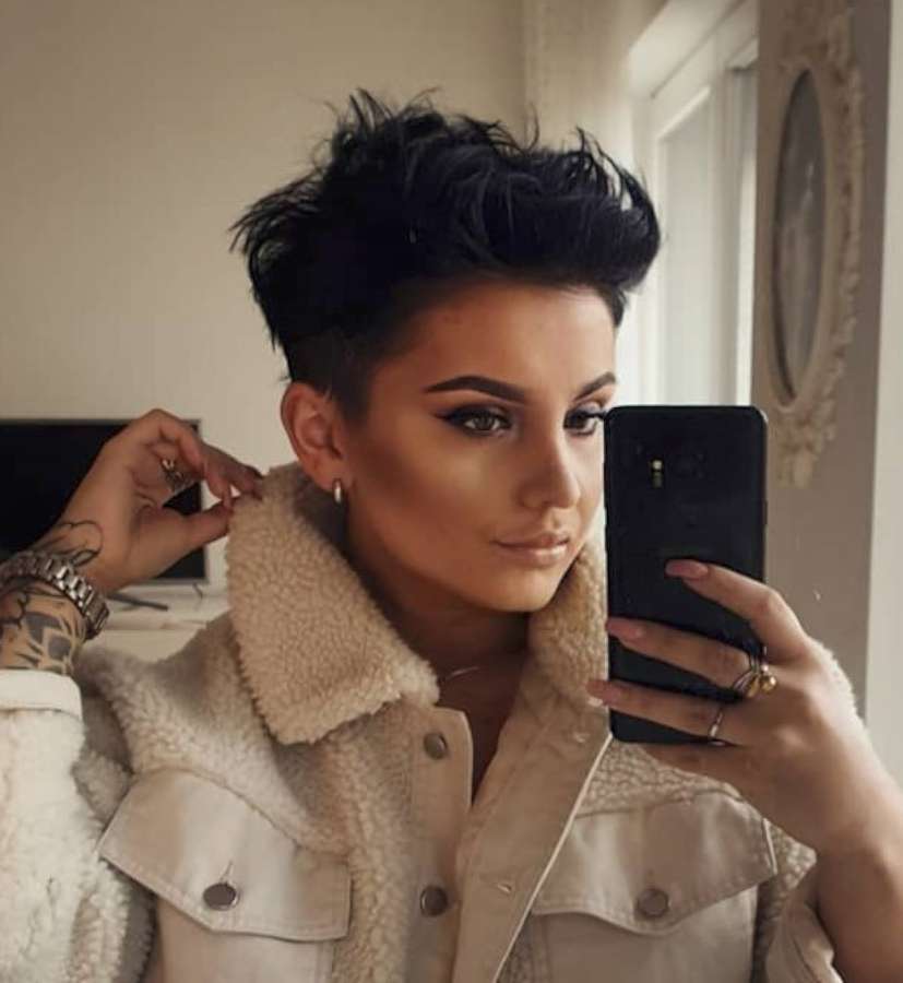 Nikola Sýkorová Short Hairstyles - 2